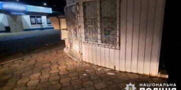 Кинув вибуховий пристрій у знайомих – поліцейські затримали мешканця Миколаєва за підозрою у замаху на вбивство » Миколаївський Оглядач