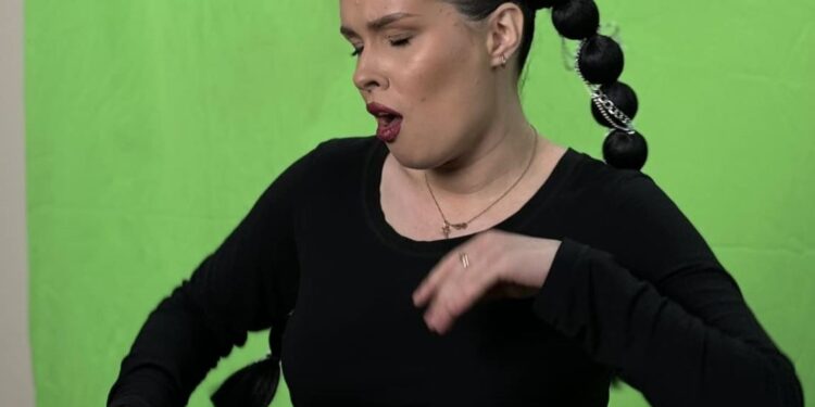 Кропивничанка, яка підкорила глядачів Нацвідбору Євробачення перекладом на жестову мову, розповіла, як довго цьому вчилася |  – Новини Кропивницького і Кіровоградщини