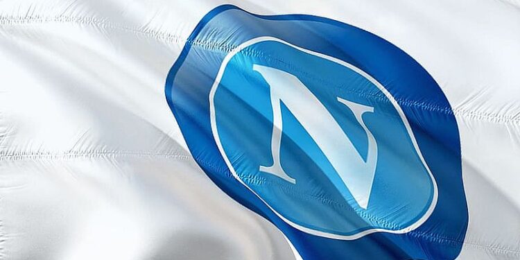 Кварацхелія був незадоволений заміною у матчі ЛЧ із Барсою і не потиснув руку тренеру | Єврокубки