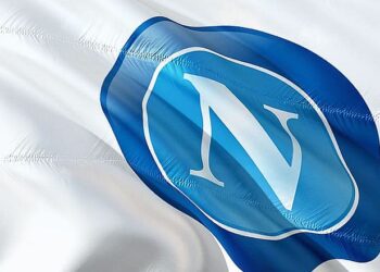 Кварацхелія був незадоволений заміною у матчі ЛЧ із Барсою і не потиснув руку тренеру | Єврокубки