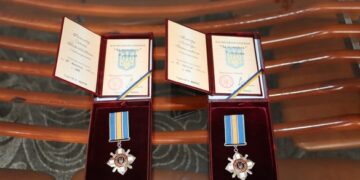 На Черкащині рідним двох полеглих військових вручили посмертні відзнаки від президента