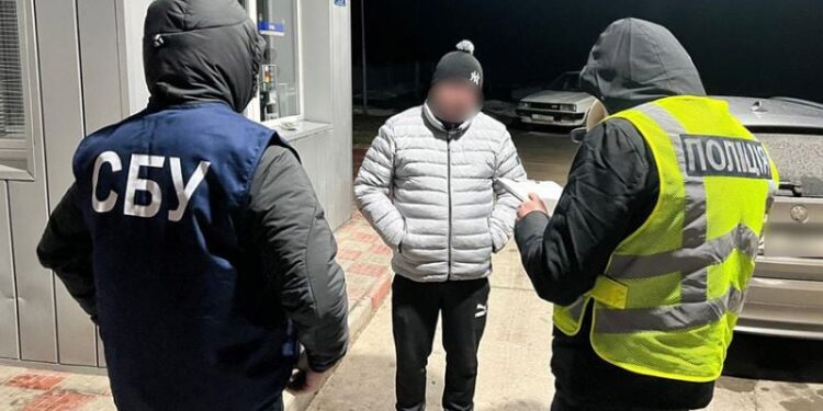 На Хмельниччині викрили чоловіка, який займався незаконним переправленням осіб через державний кордон —Хмельнитчина