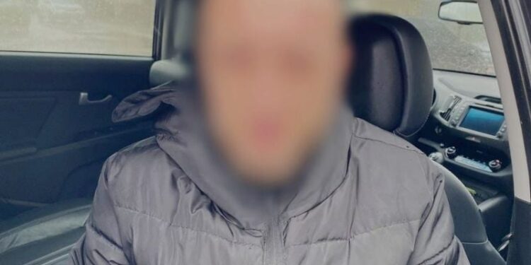 На Шепетівщині поліцейські виявили чоловіка з пакунком синтетичних наркотиків —Хмельнитчина