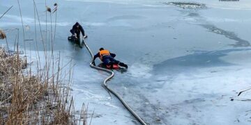 На Звенигородщині під кригу провалилися двоє рибалок