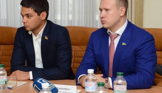 НАБУ розшукує одеських ексдепутатів, які розкрадали майно “Дунайського пароплавства”