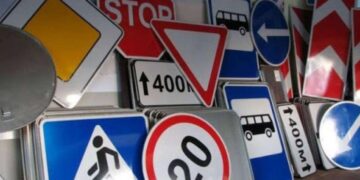 Нові дорожні знаки з’явилися в Україні: що треба знати водіям Дніпра |  |   