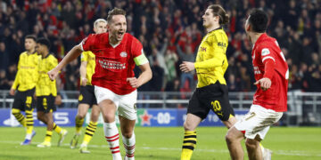 «ПСВ» и «Боруссия Дортмунд» разыграли ничью в первом матче 1/8 финала Лиги чемпионов