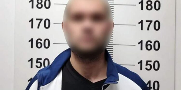 Шепетівчанин пограбував перехожого прямо у дворі будинку —Хмельнитчина