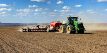 Соя, соняшник, гречка та озимина: цьогоріч в Івано-Франківській громаді засіють 190 гектарів землі