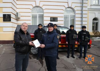 У Кропивницькому підприємець передав два квадрокоптери піротехнікам ДСНС. ФОТО | – Новини Кропивницького і Кіровоградщини