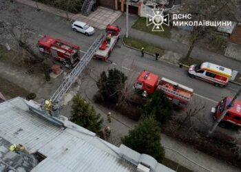 У Миколаєві вогнеборці ліквідували пожежу житлового будинку » Миколаївський Оглядач