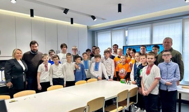 У рамках робочого візиту одну з черкаських гімназій відвідав заступник міністра  — Новини Черкащіни