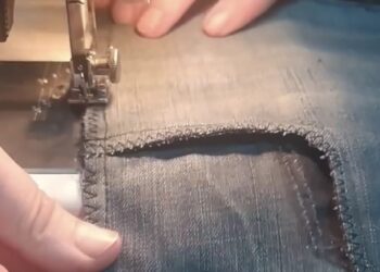 У рівненській 12-й школі на уроках трудового навчання діти виготовляють окопні свічки