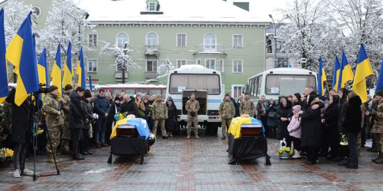 У Рівному похоронили двох військових