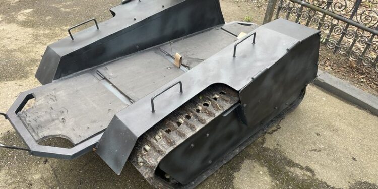 У Рівному презентували наземний дрон для евакуації військових