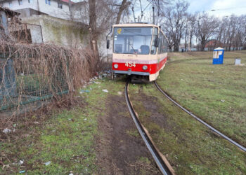 У Запоріжжі виявили купу сміття на трамвайному розвороті – подробиці  | Новости Запорожья