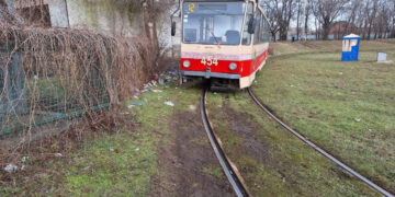 У Запоріжжі виявили купу сміття на трамвайному розвороті – подробиці  | Новости Запорожья