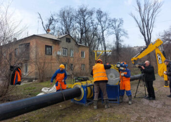 У Заводському районі Запоріжжя ремонтують водопровід – фото | Новости Запорожья