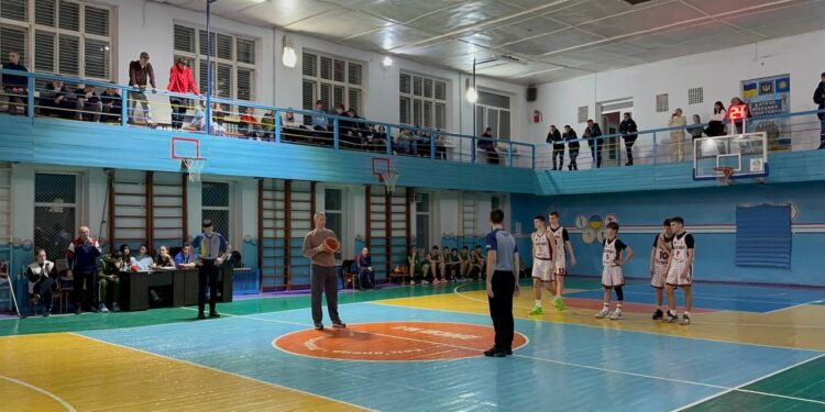 В чемпіонаті ВЮБЛ стартове вкидання виконав сапер ЗСУ – Федерація баскетболу України