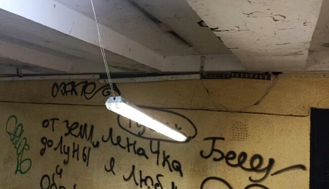 В Одесі вандали розбили лампи у підземному переході