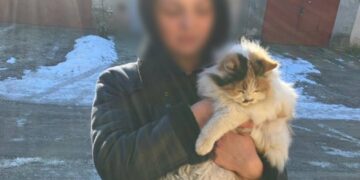 В Умані із гаража визволяли кішку