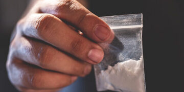 В Умані жінка збувала “закладки” біля навчального закладу