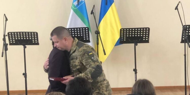 Волонтерка рівненського штабу отримала посмертну нагороду свого чоловіка-воїна
