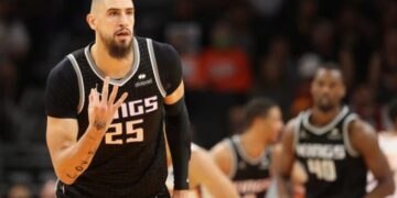 Результати матчів НБА: Сакраменто з українцем Ленем обіграв Лейкерс | Баскетбол |