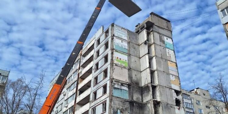Відновлення пошкоджених багатоповерхівок у Запоріжжі продовжується | Новини Запоріжжя