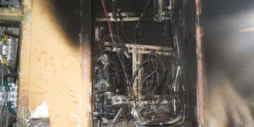 У Києві чоловік підпалив телекомунікаційну шафу в будинку | Новини Київ