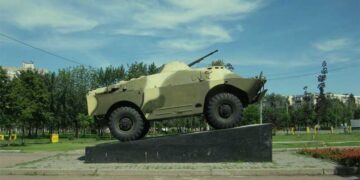 У парку “Воїнам-інтернаціоналістам” в Києві демонтували танк | Новини Київ