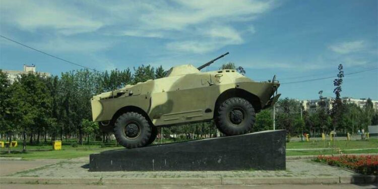 У парку “Воїнам-інтернаціоналістам” в Києві демонтували танк | Новини Київ