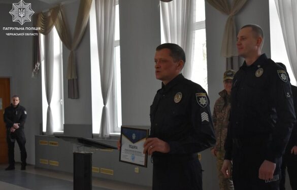 Черкаський патрульний, який прославився у ТікТоці, отримав відзнаку — Новини Черкащіни