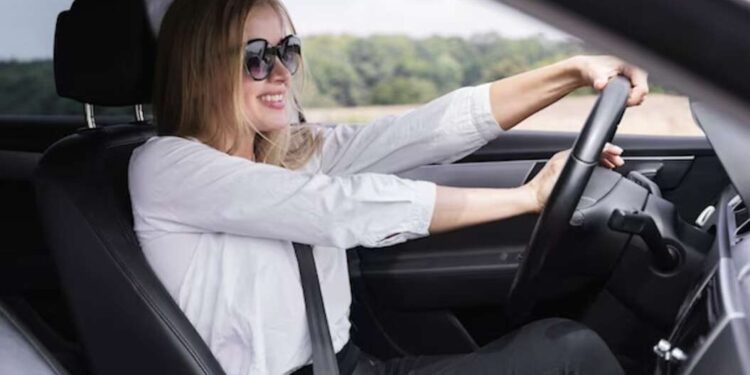 Чоловіки масово переписують авто на дружин: статистика МВС |  |