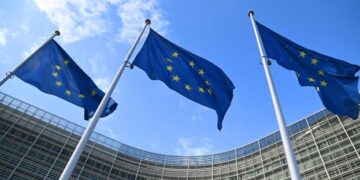 Фермери розпалили вогнище біля Європейського парламенту – ЭКОНОМИКА