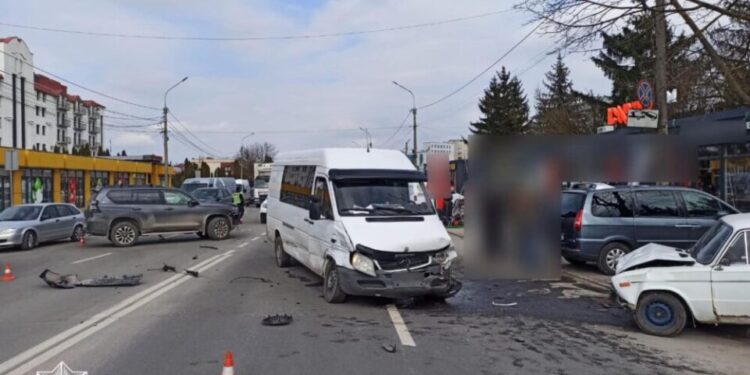 ДТП у ТЕрнополі – зіштовхнулось 3 авто
