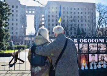 Два роки з дня підступного удару по будівлі Миколаївської ОВА: Миколаївці вшанували пам’ять загиблих » Миколаївський Оглядач