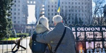 Два роки з дня підступного удару по будівлі Миколаївської ОВА: Миколаївці вшанували пам’ять загиблих » Миколаївський Оглядач