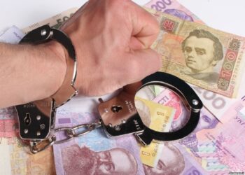 Експоштар на Одещині привласнював гроші людей