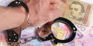 Експоштар на Одещині привласнював гроші людей