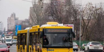 У Києві кардинально змінили рух громадського транспорту: маршрути | Новини Київ