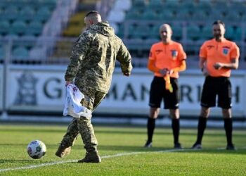 ФК «Оболонь» оштрафован за задержку матча из-за символического удара военного