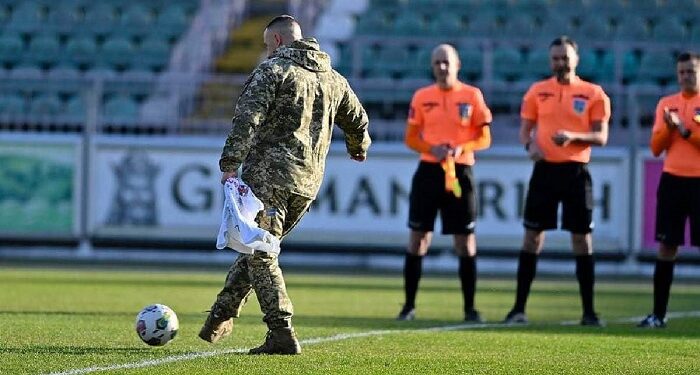 ФК «Оболонь» оштрафован за задержку матча из-за символического удара военного