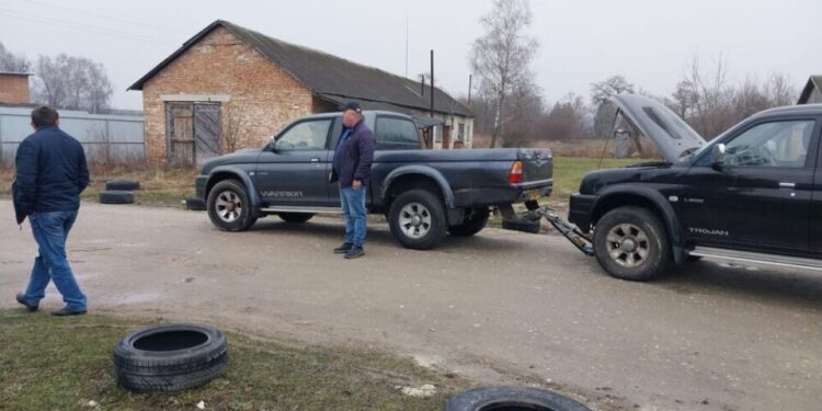 Купили 2 авто для ЗСУ за зарплати та премії Залозецької селищної ради