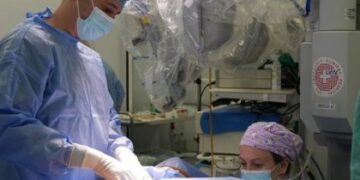 Львівські хірурги за допомогою робота видалили матку 57-річної жінки