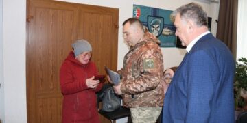 Матері загиблого воїна з Черкащини вручили посмертну нагороду сина