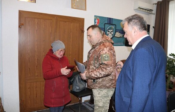 Матері загиблого воїна з Черкащини вручили посмертну нагороду сина