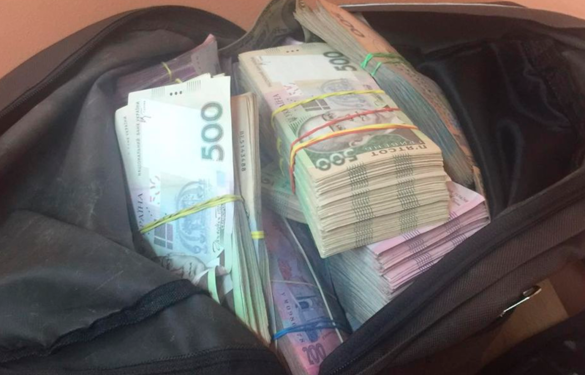 На Черкащині чоловік викрав з автомобіля сумку, у якій було 60 тисяч
