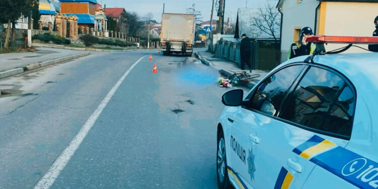 На Прикарпатті водій наїхав на велосипедиста: постраждалий помер на місці (ФОТО)