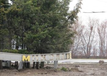 На Тернівському кільці для проведення ремонту демонтували стелу «Миколаїв» » Миколаївський Оглядач